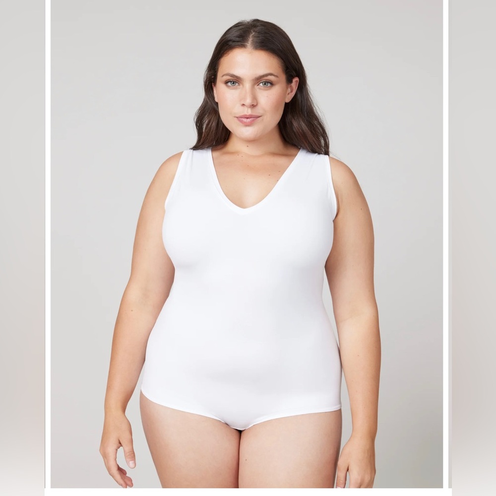 Spanx suit yourself v-neck tank bodysuit. Size medium. White
